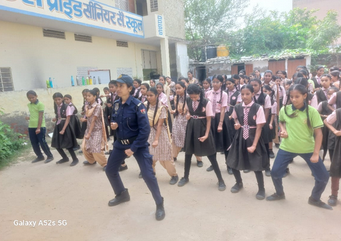 बालिकाओं  को सिखाए आत्मरक्षा के गुर सतर्क  जयपुर सुरक्षित जयपुर अभियान के तहत 