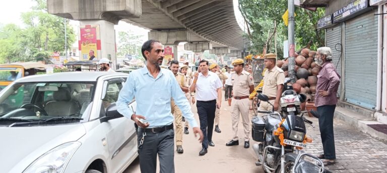 अतिक्रमण के विरुद्ध निगम हेरिटेज की कार्रवाई​      2 ट्रक सामान किया जब्त