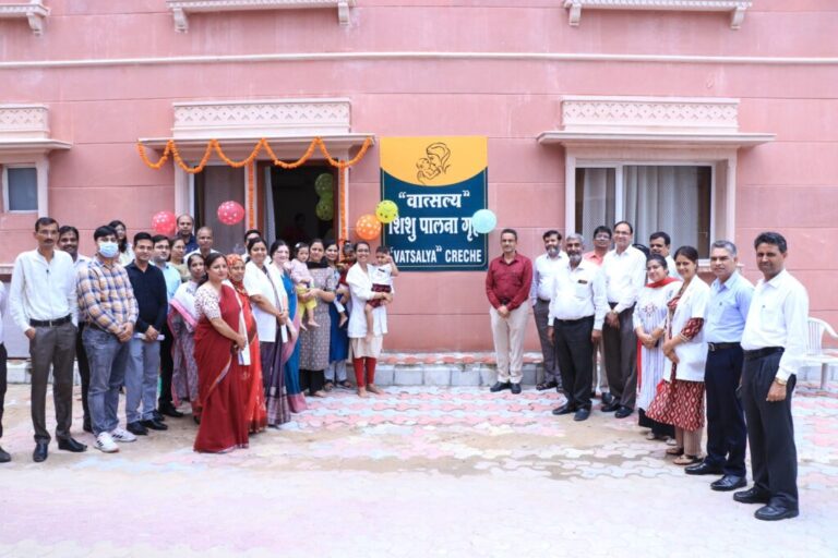 राष्ट्रीय आयुर्वेद संस्थान की   महिलाकार्मिको को शिशुपालना गृह  “वात्सल्य” की सौगात। ,  छोटे शिशुओं वाली महिलाकर्मी अब   ओर भी अधिक कुशलता से अपना कार्य कर पायेगी