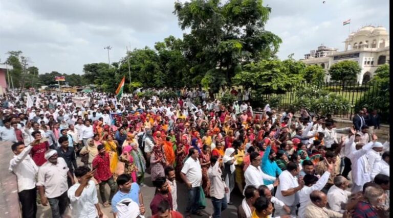 राज्य कर्मचारियों की आक्रोश रैली में सरकार को चेतावनी            वादे पुरे नहीं किये तो आगामी विधानसभा चुनाव में सरकार के खिलाफ मतदान 