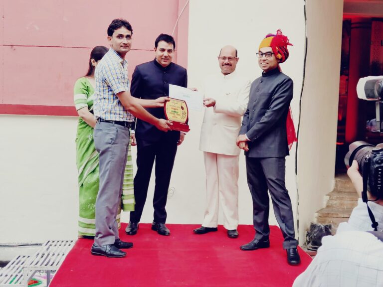 स्वतंत्रता दिवस पर जिला कलक्ट्रेट में हुआ  झंडारोहण        उल्लेखनीय कार्य के लिए 40 अधिकारियों-कर्मचारियों को किया सम्मानित