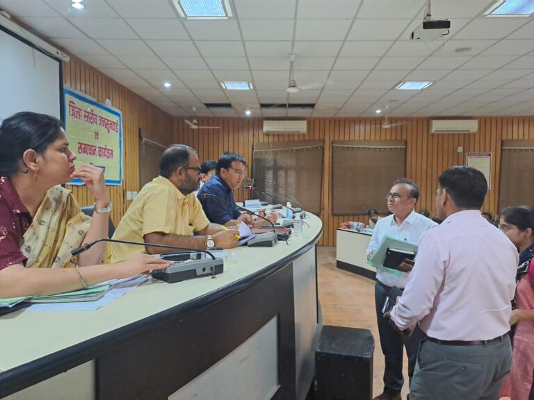 मुख्यमंत्री चिरंजीवी स्वास्थ्य बीमा योजना से 12 साल के ईशांत को मिलेगा नया जीवन          जिला स्तरीय जनसुनवाई में 112 फरियादियों की हुई सुनवाई, 8 प्रकरणों का मौके पर ही हुआ निस्तारण