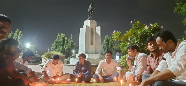 अन्न जल त्याग कर उपवास  रखकर  राजस्थान नर्सिंग संघर्ष समिति ने  किया विरोध प्रदर्शन