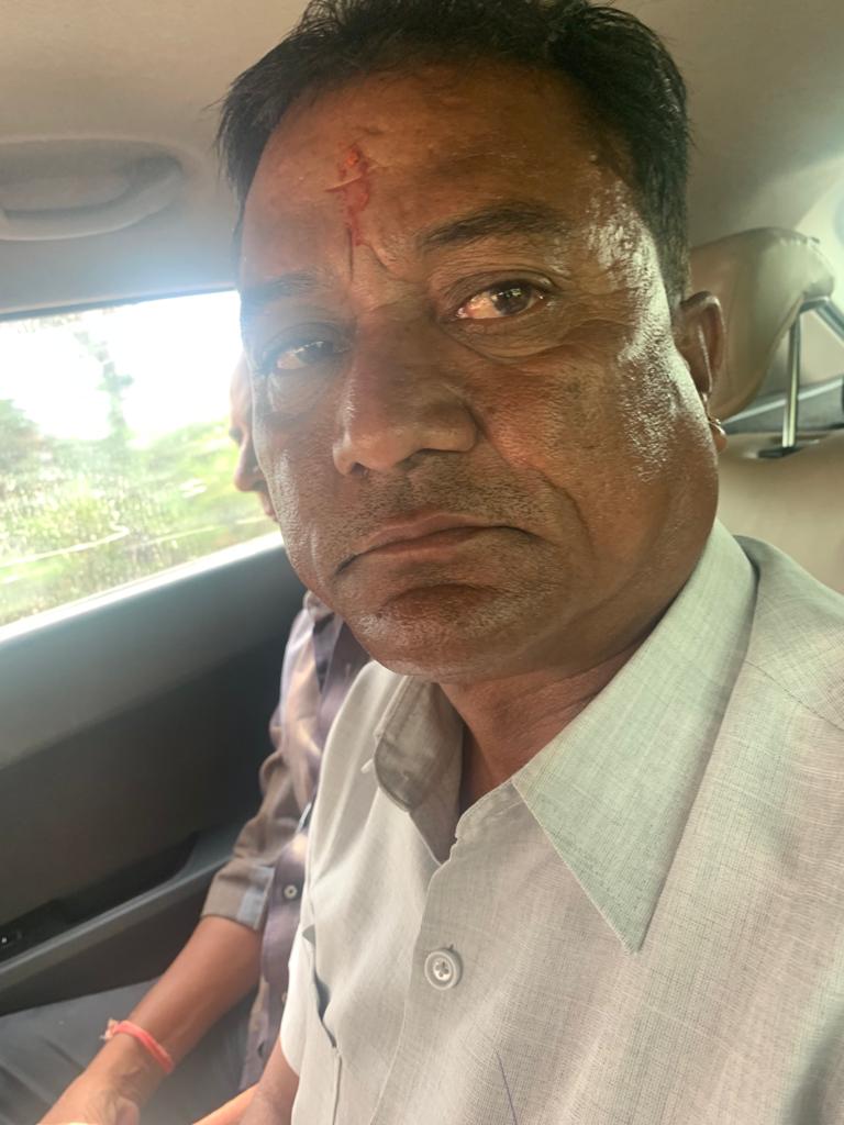 ग्राम विकास अधिकारी रिश्वत लेते रंगे हाथों गिरफ्तार