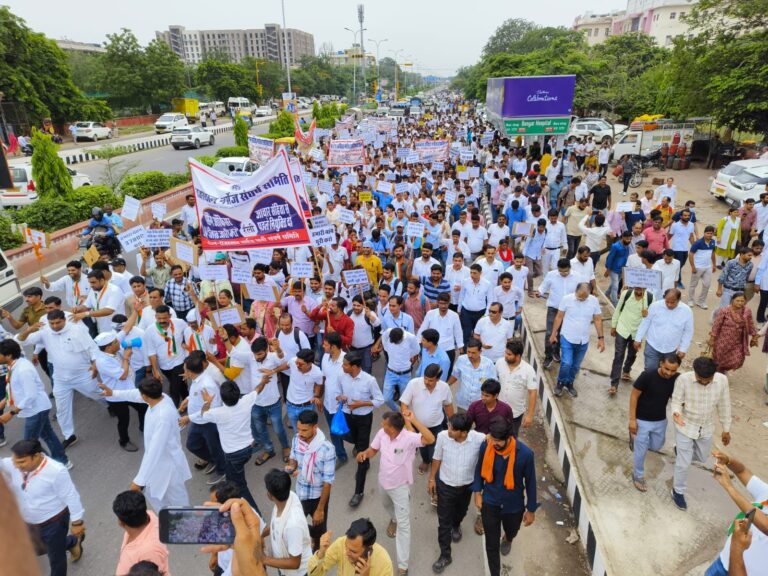 राजस्थान नर्सेज संघर्ष समिति की प्रांतीय रैली में हजारों की संख्या में राजधानी जयपुर में उमड़े नर्सेज