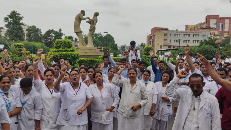 नर्सेज की महारैली रामलीला मैदान में प्रदेश भर के नर्सिंग कर्मी सामूहिक अवकाश लेकर होंगे रैली में शामिल होंगे