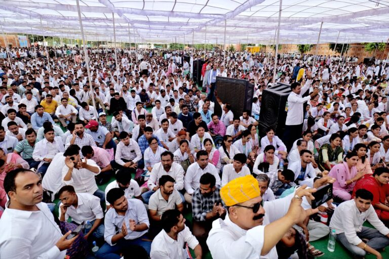 नर्सेज रैली में उमड़ा हुजूम    तीस हज़ार के करीब लिया नर्सेज ने भाग  05 सितंबर से आम हड़ताल की दी चेतावनी