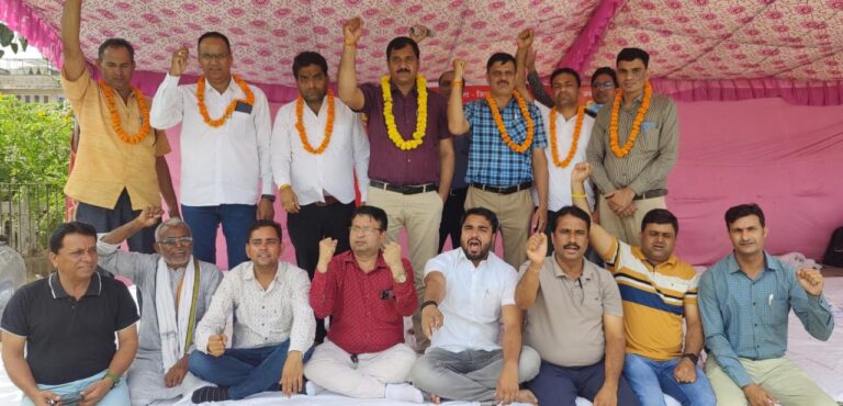 प्रदेश स्तरीय धरना एसएमएस हॉस्पिटल में  42वे दिन भी रहा जारी चौथे दिन भी क्रमिक अनशन पर बैठे नर्सेज