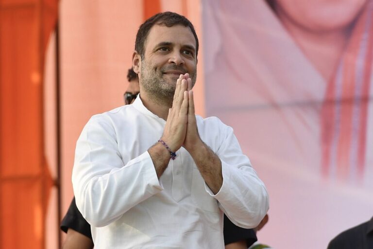 राहुल गांधी का  केंद्र सरकार पर हमला      मणिपुर जल रहा और प्रधानमंत्री संसद में हंस रहे थे शोभा नहीं देता
