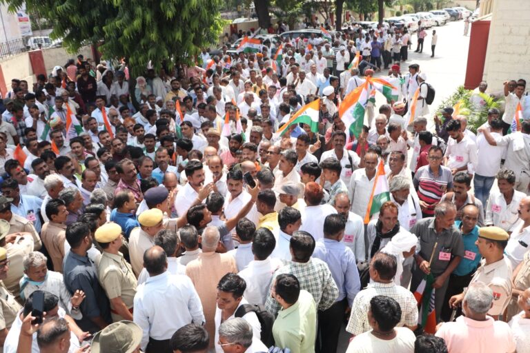 जलदाय कर्मचारियों ने जल भवन पर किया ‘हल्ला बोल’ विरोध प्रदर्शन कर्मचारियों की पुलिस से हुई जबरदस्त मुठ भेड़