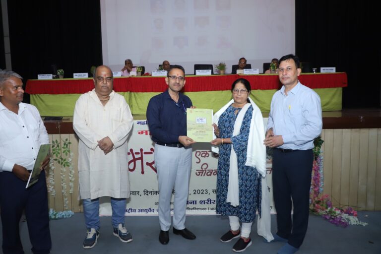 महर्षि दधीचि जयंती के उपलक्ष पर राष्ट्रीय आयुर्वेद संस्थान में हुआ देह दानियों का सम्मान राष्ट्रीय आयुर्वेद संस्थान देहदानियों का सदैव ऋणी रहेगा – प्रो संजीव शर्मा