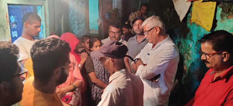 केंद्रीय मंत्री गजेंद्र सिंह शेखावत की संवेदनशीलता पहुँचे स्व महेश सिसोदिया  जर्नलिस्ट के घर