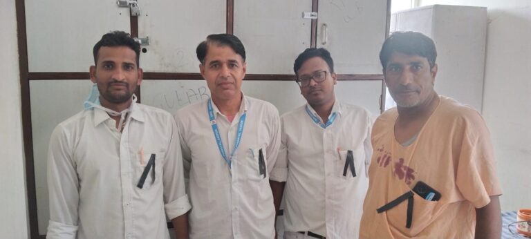 नर्सेज का आंदोलन जारी कालीपट्टी बांधकर किया विरोध