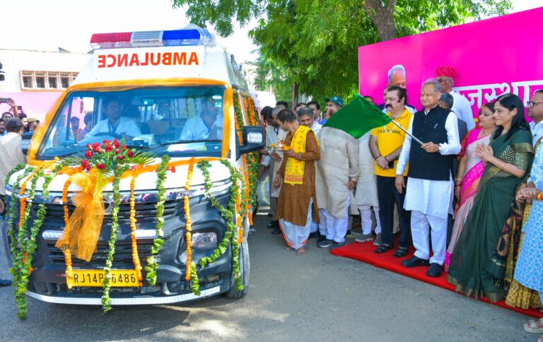 मुख्यमंत्री ने किया 200 एम्बुलेंस का लोकार्पण के साथ तीन नवीन मेडिकल कॉलेज एवं दो नर्सिंग कॉलेज का भी किया शिलान्यास