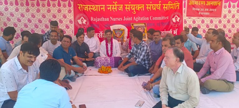 दूसरे दिन भी जारी रहा नर्सेज का आमरण अनशन  सभी चिकित्सालय में द्वारा सभाएं आयोजित कर नर्सेज ने किया विरोध प्रदर्शन, कल राज्य भर में सामूहिक  उपवास रखेगे