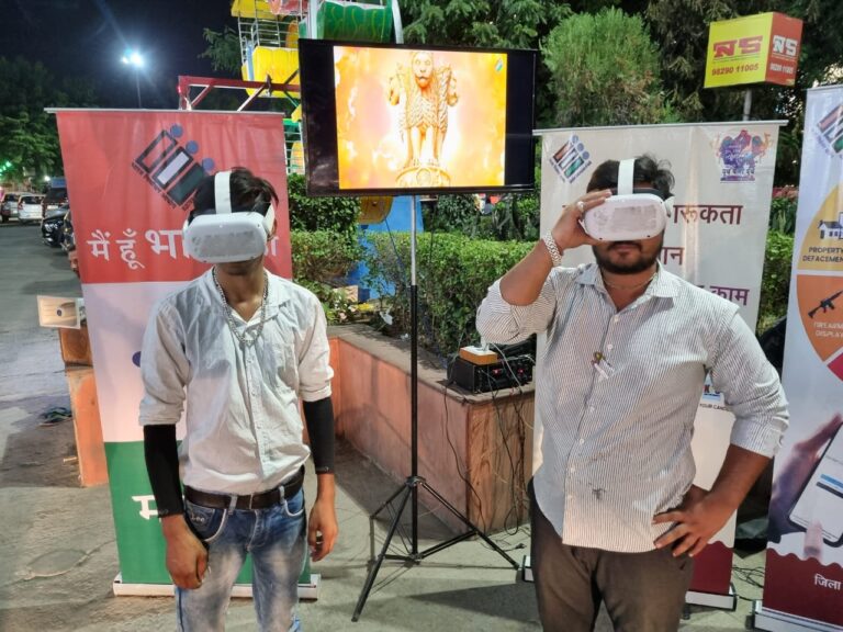 यूथ को बूथ तक लाने में मददगार साबित होगा वीआर प्रेजेंटेशन मतदान केन्द्र का 3डी अनुभव प्राप्त कर युवा हुए रोमांचित