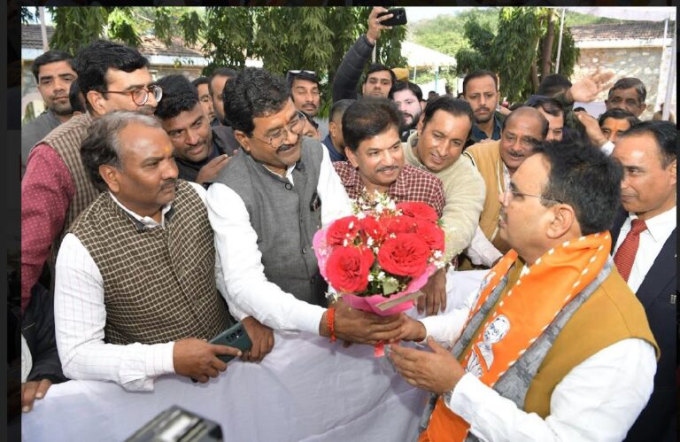 मुख्यमंत्री को कर्मचारी महासंघ (एकीकृत) के पधाधिकरियो ने दी शुभकामनाये