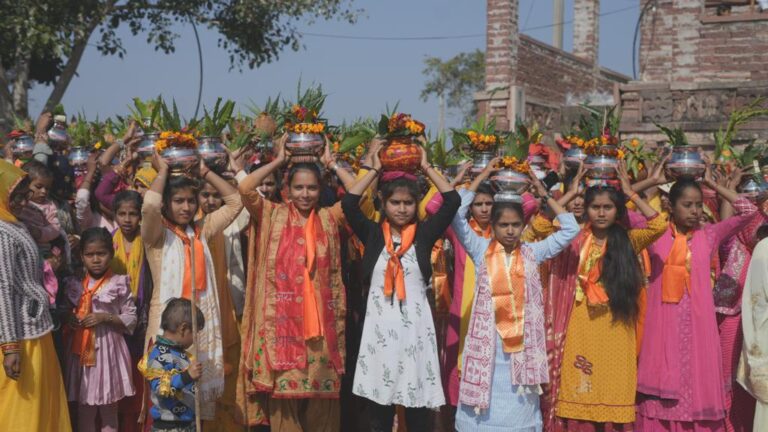 ग्राम बाटदा में विशाल अक्षत कलश यात्रा का आयोजन हुआ