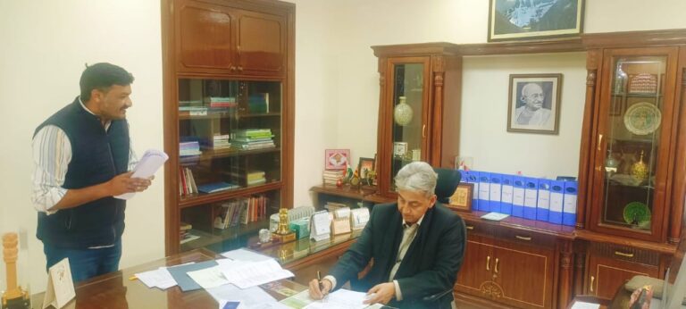नर्सिंग व पैरामेडिकल भर्ती- 2023 के चयनित अभ्यार्थियों के लिये मुख्य सचिव के अपना पक्ष रखा