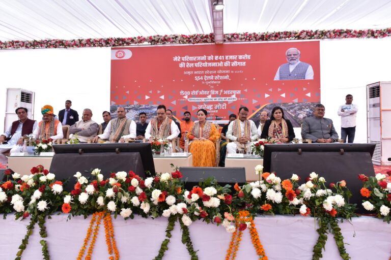 प्रधानमंत्री मोदी ने 554 रेलवे स्टेशनों के पुनर्विकास एवं 1500 रोड ओवर ब्रिज/अंडरपास का किया वर्चुअल शिलान्यास एवं उद्घाटन