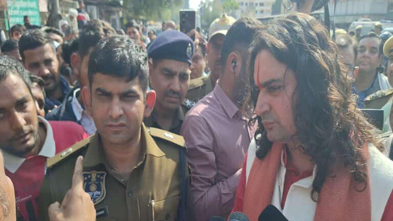 ग़लत ब्लड चढ़ाने से हुई युवक सचिन की मौत पर भड़के लोग