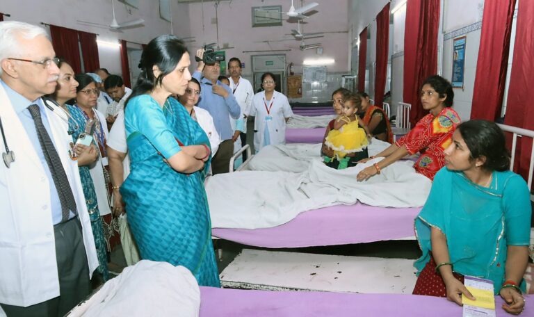 जनाना अस्पताल का अतिरिक्त मुख्य सचिव ने  किया औचक निरीक्षण कर आवश्यक निर्देश दिये 
