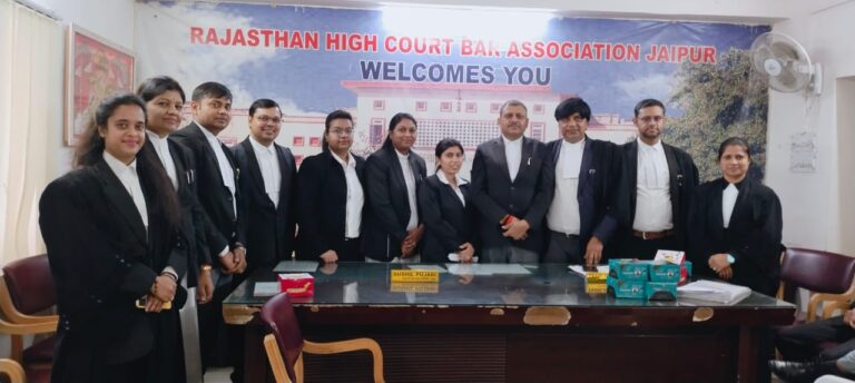 हाईकोर्ट विजिट में लॉ कॉलेज की  छात्राओ मे दिखा उत्साह