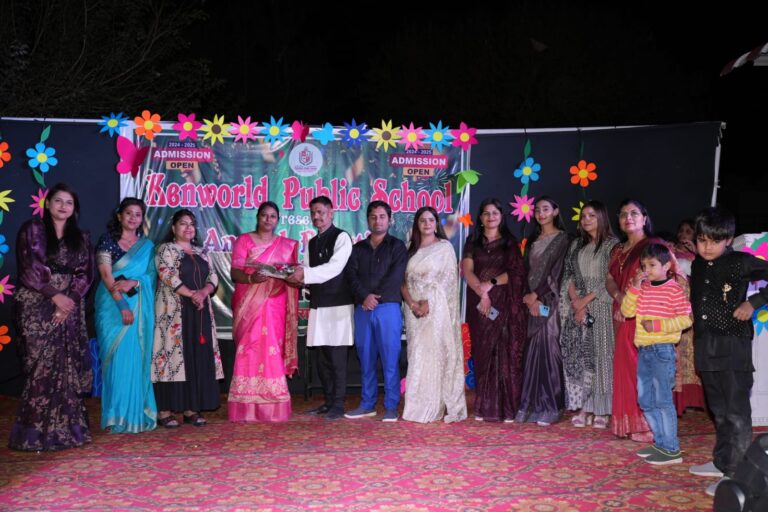 केनवर्ल्ड स्कूल के वार्षिकोत्सव में अपने जन्मदिन पर एक पौधा लगाने सन्देश दिया