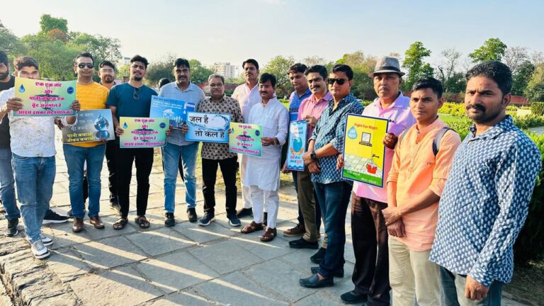 व्यर्थ पानी बहाने वालों के खिलाफ सरकार सख्त कानून बनाए