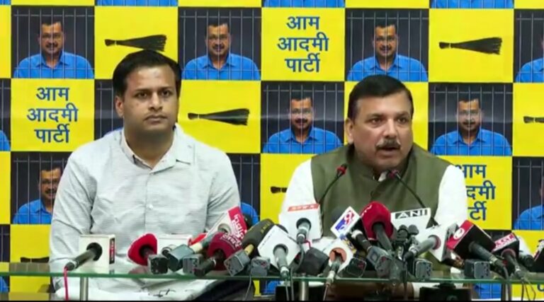 आप पार्टी के संजय सिंह ने मोदी सरकार पर सुनियोजित तरीके से करोडो रूपये का भष्ट्राचार  का आरोप लगाया