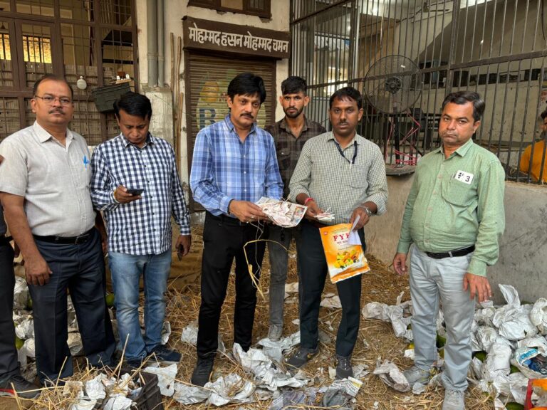मिलावट के खिलाफ अभियान में मुहाना मण्डी में फल मण्डी का निरीक्षण