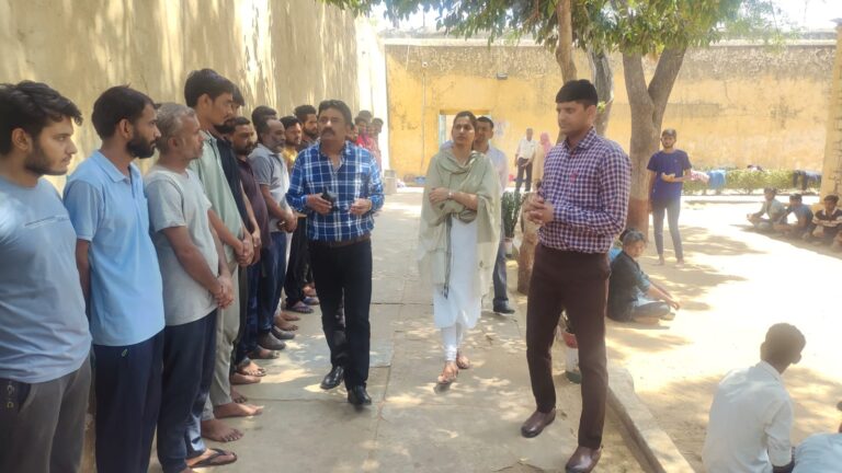 जिला विधिक सेवा प्राधिकरण के सचिव ने केन्द्रीय कारागृह महिला जेल एवं जिला संप्रेषण गृह का किया निरीक्षण