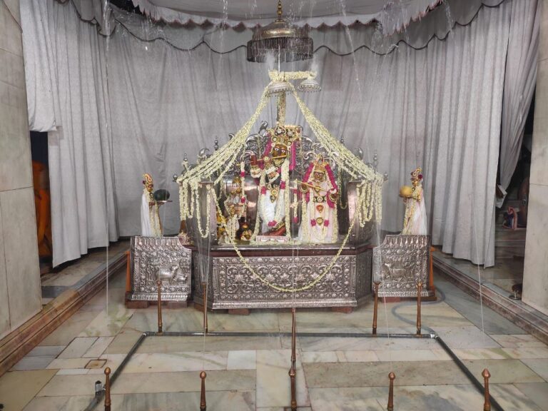 गोविन्द देव जी मंदिर में  जल यात्रा आज से शुरू जलयात्रा में पानी बचाने का सन्देश
