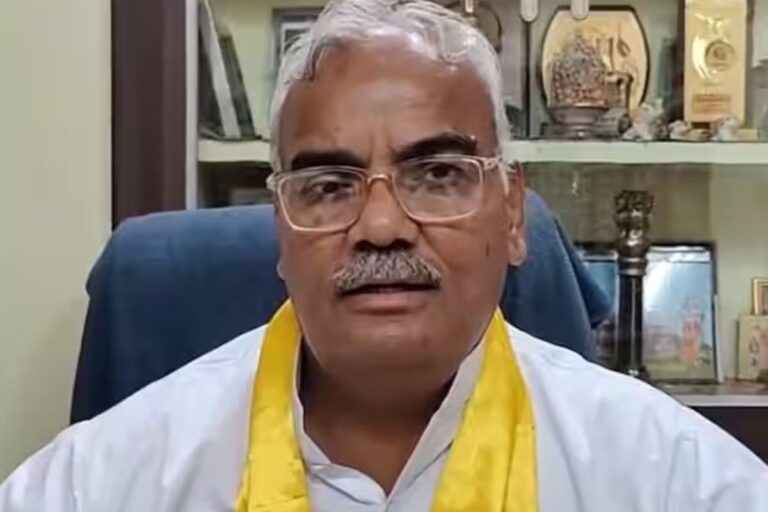 स्कूल शिक्षकों के लिए मोबाइल फोन के साथ प्रवेश पर प्रतिबंध लगाएगी सरकार