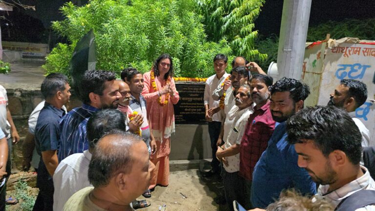 जयसिंहपुरा खोर में  हाईमास्ट लाइटों का उद्घाटन विधायक बालमुकुंद आचार्य ने किया 
