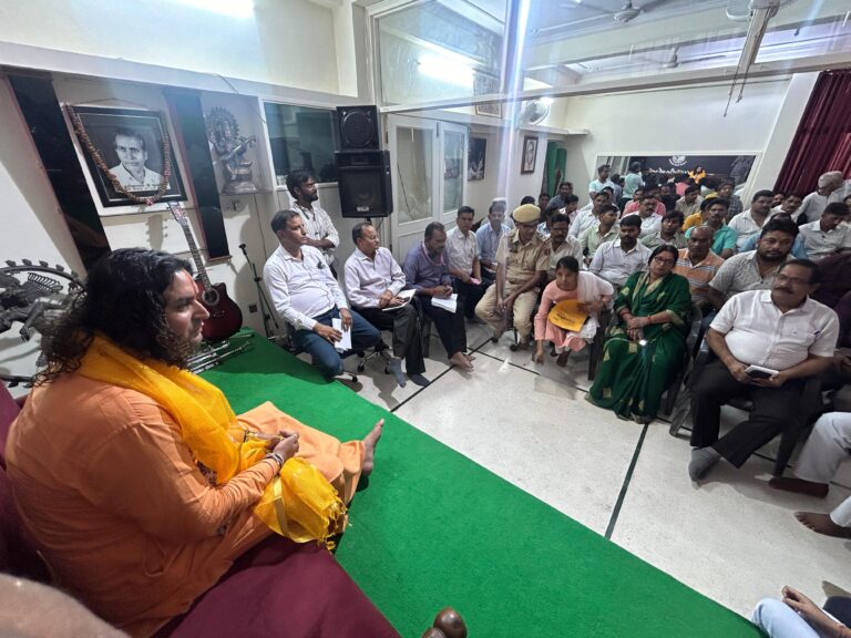 समस्या का आखिरी पड़ाव नीति पर जनसमस्याओं के निराकरण का प्रयास –  स्वामी बालमुकुंद आचार्य
