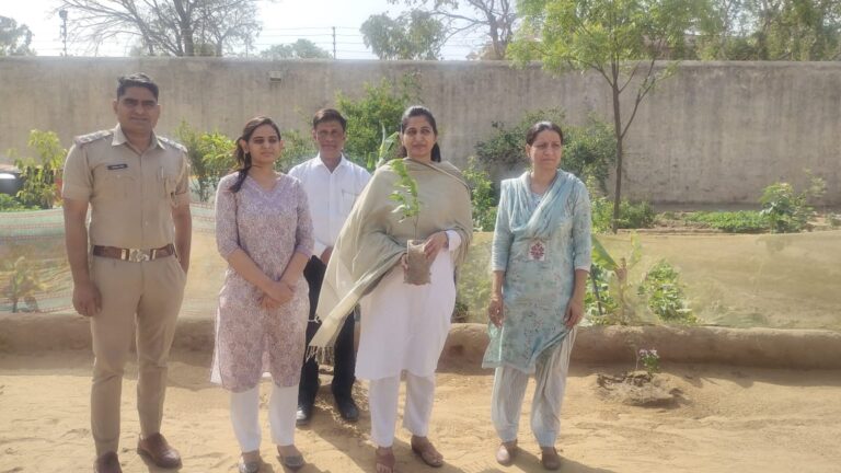 केन्द्रीय कारागृह एवं महिला बंदी सुधार गृह में आयोजित हुआ पौधरोपण कार्यक्रम