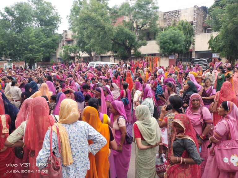 अखिल राजस्थान महिला एवं बाल विकास संयुक्त कर्मचारी संघ एकीकृत ने अपनी मांगों को लेकर धरना प्रदर्शन किया