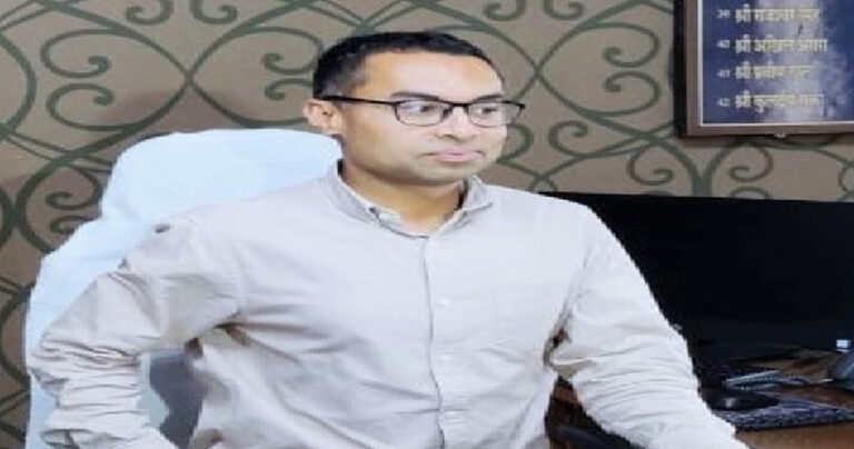 लंबित राजस्व प्रकरणों का समयबद्ध निस्तारण सुनिश्चित करें अधिकारी- जिला कलेक्टर