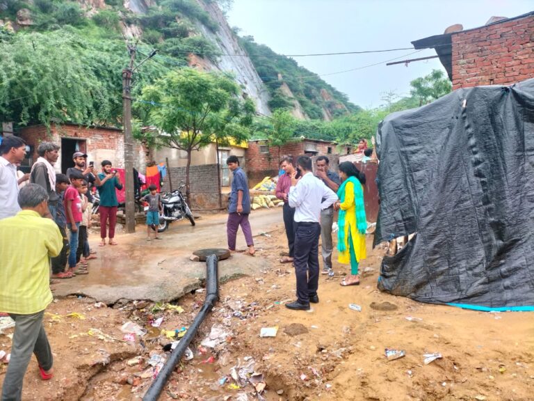 नदी तालाब के आस पास घूमने व नहाने ना खुद जाए एवं बच्चों को ना जाने दे