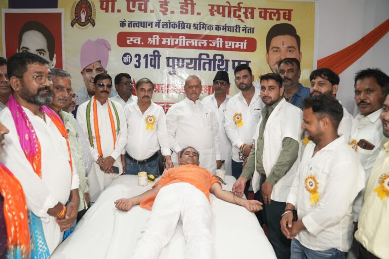 जलदाय कर्मचारियों ने स्व नेता की याद में किया रक्तदान