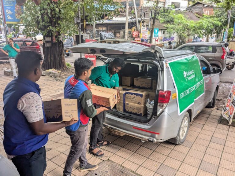 वायनाड में भूस्खलन पीड़ितों  की ​रिलायंस फाउंडेशन मदद को बढ़ाया हाथ