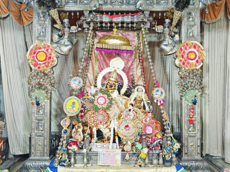 गोविंद देव जी मंदिर में रक्षाबंधन भक्ति भाव से मनाया गया