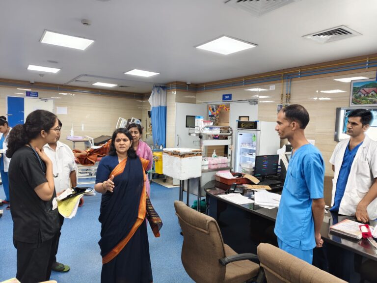 जनाना एवं महिला चिकित्सालय पर अचानक पहुंची प्रमुख शासन सचिव