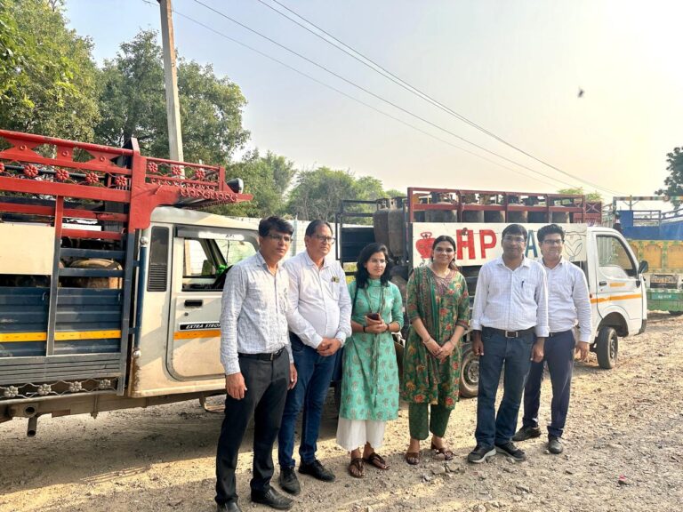 व्यावसायिक उपयोग में लिए जा रहे 78 घरेलू गैस सिलेंडर किए जब्त