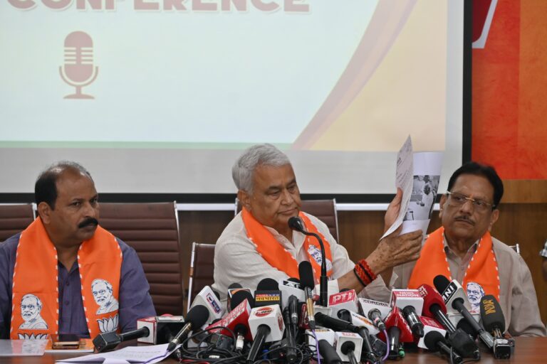 मुस्लिम लॉ बोर्ड के महासचिव ने करीबन 1400 बीघा जमीन पर किया अवैध कब्जा – किरोडीलाल मीणा