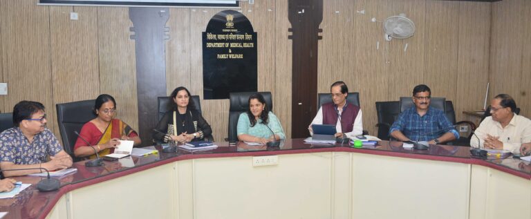 आमजन को सुगमता के साथ स्वास्थ्य सेवाएं उपलब्ध कराना प्राथमिकता  – प्रमुख शासन सचिव