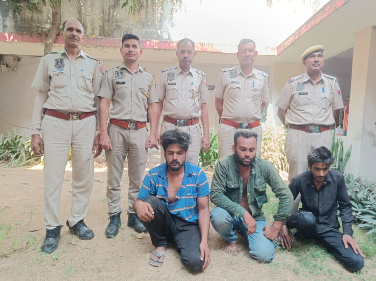 दो शातिर नकबजन,  नकबजनी का मॉल खरीदने वाला गिरफ्तार