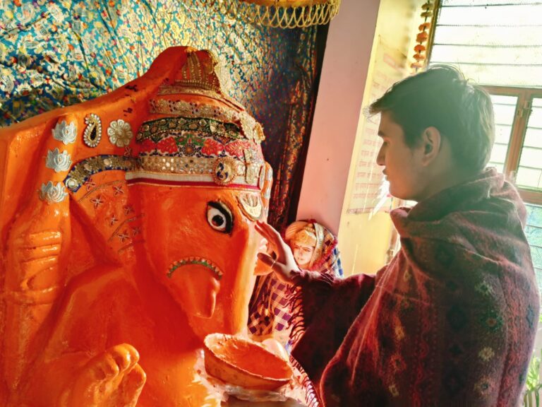 गीता गायत्री मंदिर में पुष्य नक्षत्र मनाया गया