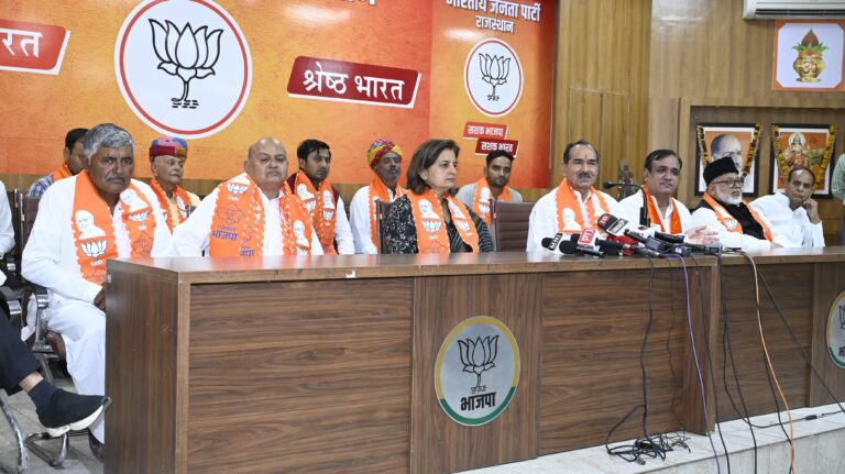 नागौर कांग्रेस पूर्व जिला अध्यक्ष, पूर्व जिला परिषद सदस्य सहित 14 नेताओं ने थामा भाजपा का दामन